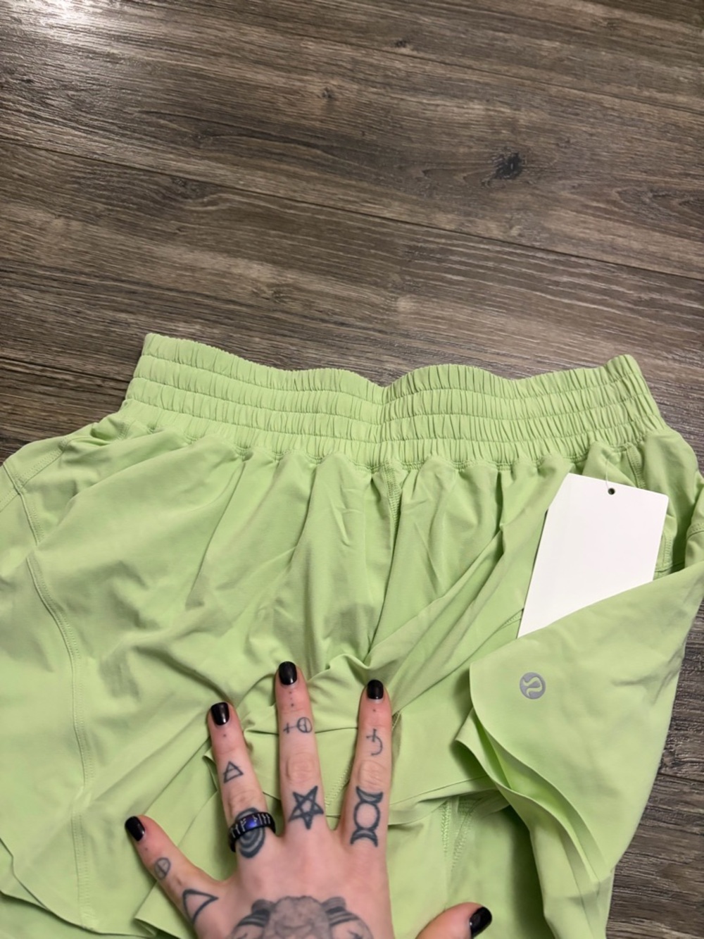 NWT Lululemon Shake It Out High-Rise Running Short 2.5" (Lemongrass) Size S - Picture 8 of 10